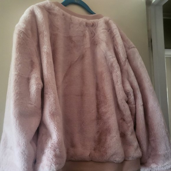 Plush pink sweater - Picture 2 of 2